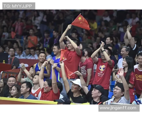 国足球星闪耀赛场关键进球点燃球迷激情展现团队拼搏精神