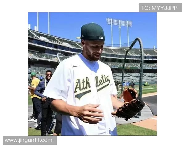 球星荣耀背景头像设计展示以足球为核心凸显运动与激情 球星荣耀背景头像设计展示以足球为核心凸显运动与激情