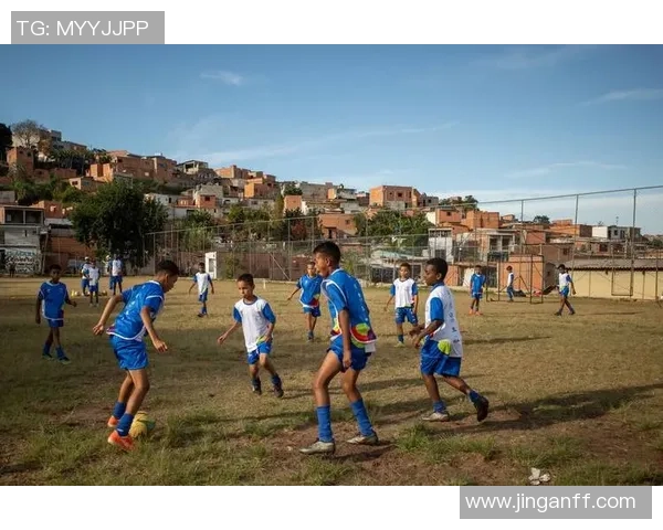 巴西退役足球巨星辉煌历程与绿茵岁月的荣耀回顾