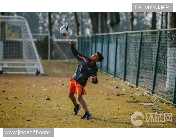 足球球星极速奔跑背后的训练秘诀与比赛关键时刻的冲刺技巧分析 足球球星极速奔跑背后的训练秘诀与比赛关键时刻的冲刺技巧分析